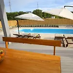 Вилла Modern Rak With Beautiful Pool Шибеник