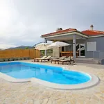 Villa Modern Rak With Beautiful Pool