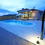 Villa Modern Rak With Beautiful Pool Sibenik
