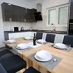 Villa Modern Rak With Beautiful Pool
