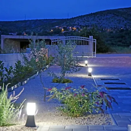Modern Rak With Beautiful Pool * Šibenik