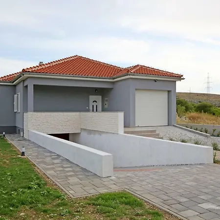 Modern Rak With Beautiful Pool Villa