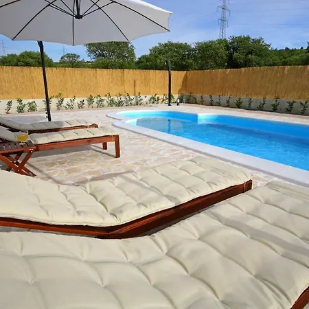 Modern Rak With Beautiful Pool Vila *