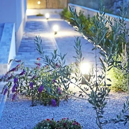 Modern Rak With Beautiful Pool Villa