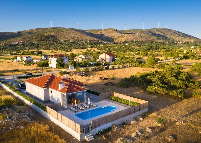 Modern Rak With Beautiful Pool