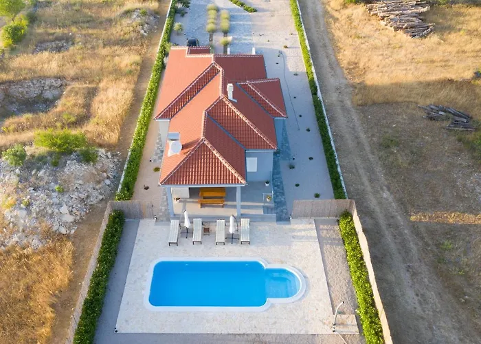 Modern Rak With Beautiful Pool