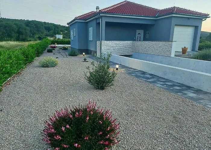 Modern Rak With Beautiful Pool