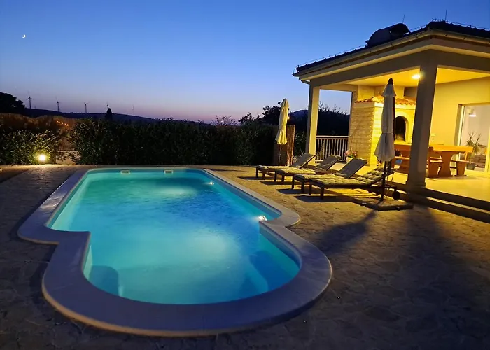 Vila Modern Rak With Beautiful Pool