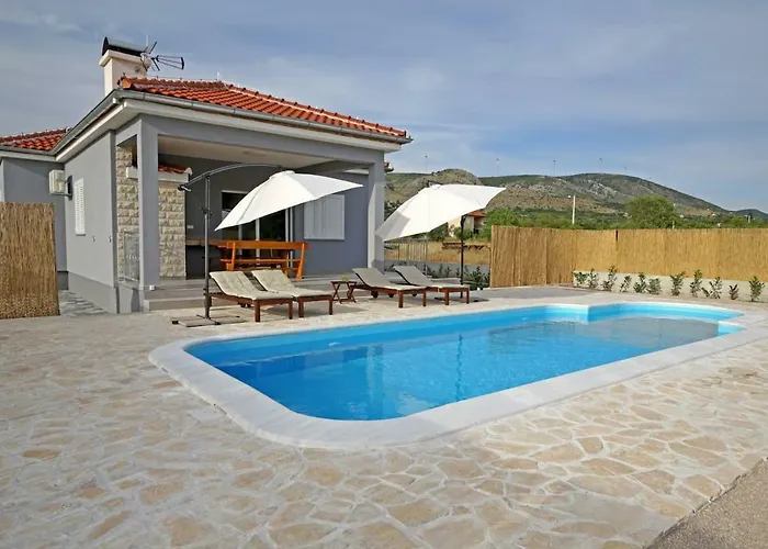 Modern Rak With Beautiful Pool *