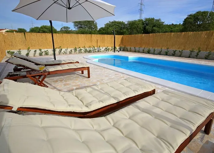 Modern Rak With Beautiful Pool Vila *