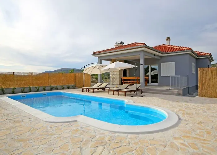 Vila Modern Rak With Beautiful Pool