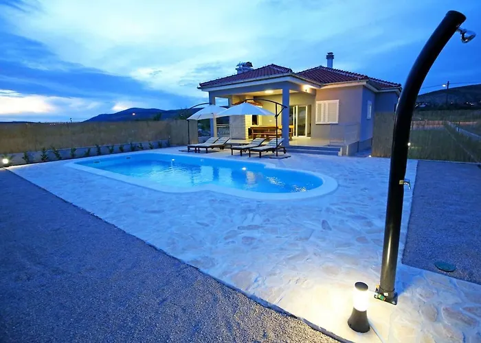 Vila Modern Rak With Beautiful Pool Sibenik